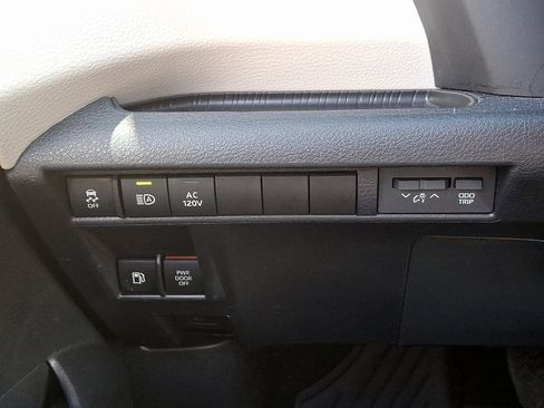 Certified 2023 Toyota Sienna XLE image 25