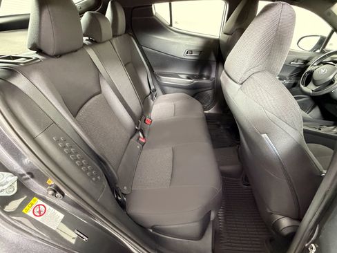 Used 2018 Toyota C-HR XLE FWD image 35