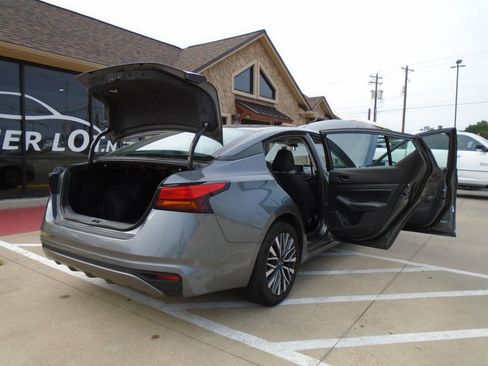 Used 2024 Nissan Altima 2.5 SV FWD image 22