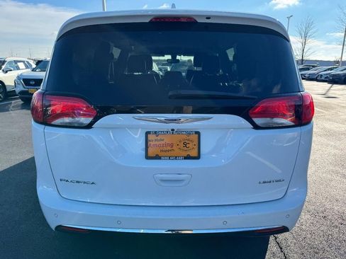 Used 2019 Chrysler Pacifica Limited image 4