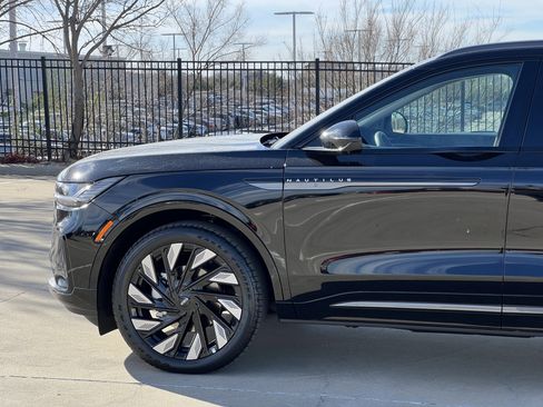 New 2026 Lincoln Nautilus Reserve w/ Jet Appearance Package image 5