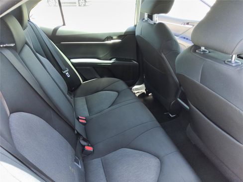 Used 2018 Toyota Camry LE FWD image 23