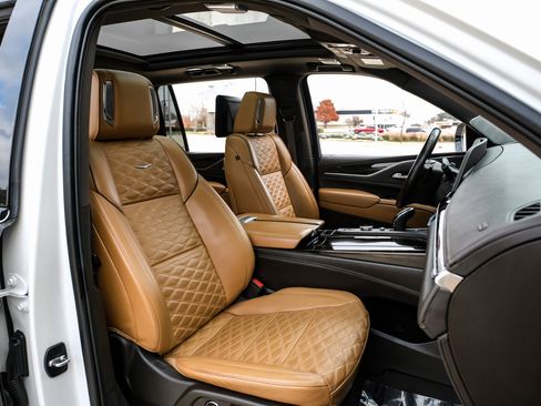 Used 2021 Cadillac Escalade ESV Sport w/ Driver Assist Tech Package image 30