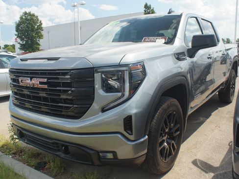 Used 2025 GMC Sierra 1500 Elevation AWD/4WD image 5