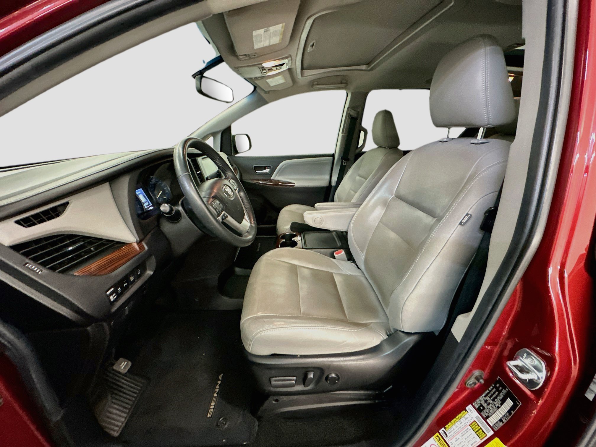 Used 2015 Toyota Sienna Limited AWD/4WD image 13