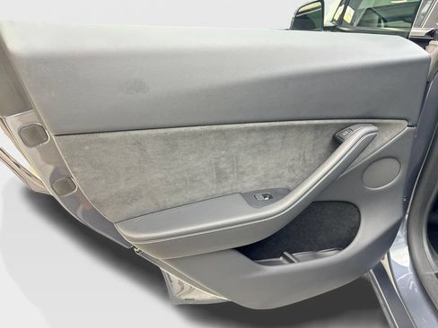 Used 2023 Tesla Model Y Long Range AWD/4WD image 37
