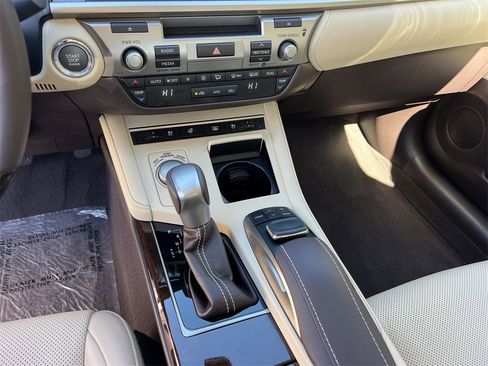 Used 2017 Lexus ES 350 w/ Luxury Package image 29