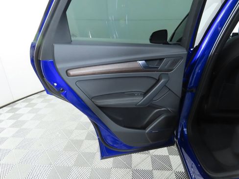 Used 2025 Audi Q5 e Premium Plus w/ Premium Plus Package image 28