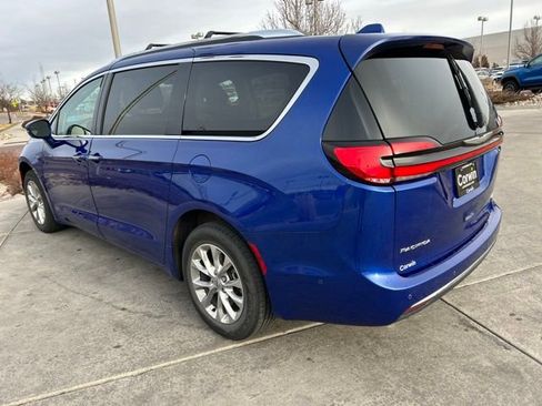 Used 2021 Chrysler Pacifica Touring-L w/ Uconnect Theater Family Group image 6
