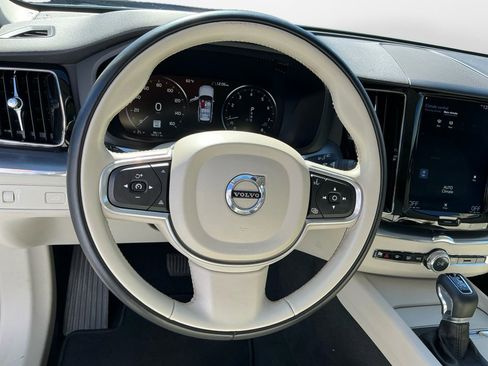 Used 2018 Volvo XC60 T5 Momentum image 13