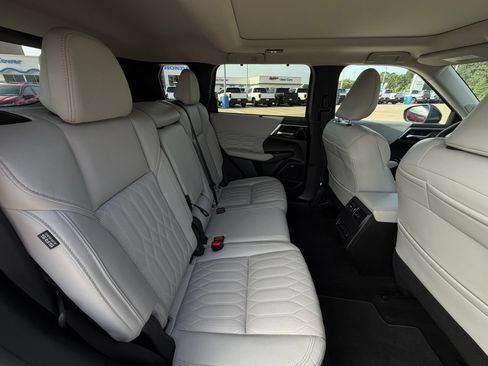 Used 2025 Mitsubishi Outlander SEL FWD image 28