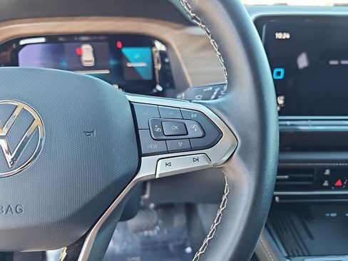 Used 2025 Volkswagen Atlas SE image 18