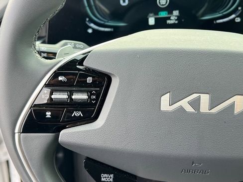Certified 2024 Kia Niro EX image 23