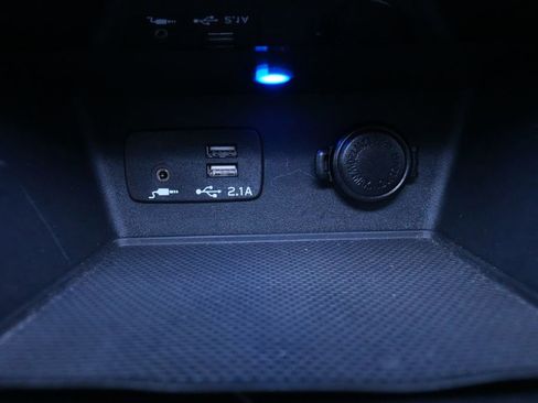 Used 2023 Subaru Forester Premium image 33