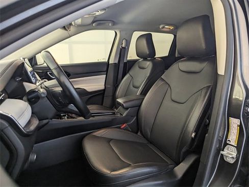 Used 2022 Jeep Compass Limited image 5