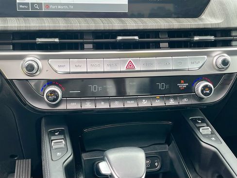 Used 2025 Kia Telluride EX w/ EX Captain's Chair Package FWD image 16