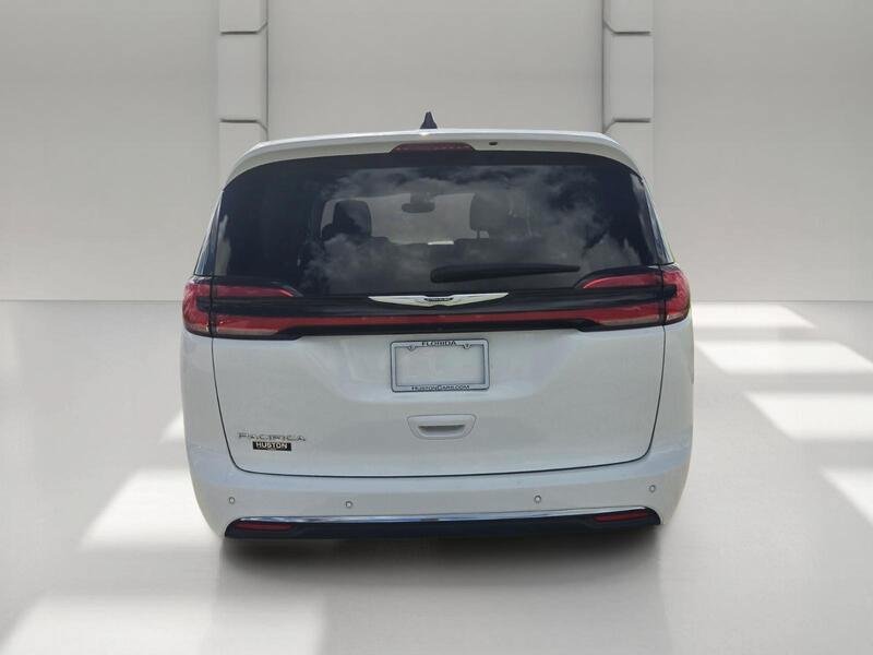 Certified 2023 Chrysler Pacifica Touring-L FWD image 4
