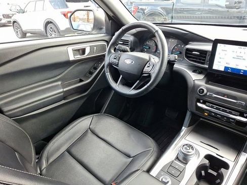 Certified 2020 Ford Explorer XLT w/ Equipment Group 202A image 15