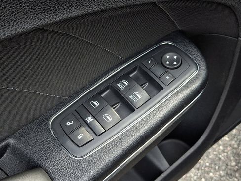 Used 2016 Dodge Charger SXT image 27
