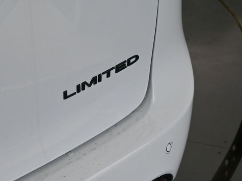 New 2026 Chrysler Pacifica Limited w/ S Appearance Package image 15