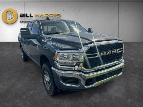 Used 2024 RAM 3500 Tradesman w/ Chrome Appearance Group AWD/4WD image 4
