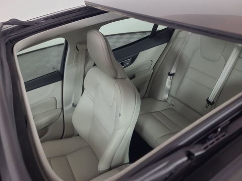 Used 2019 Volvo S60 T5 Momentum FWD image 9