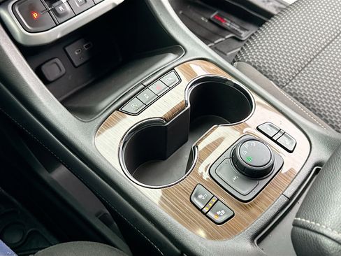 Used 2023 GMC Acadia SLE w/ Driver Convenience Package image 12