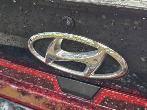 Used 2023 Hyundai Elantra SE FWD image 10