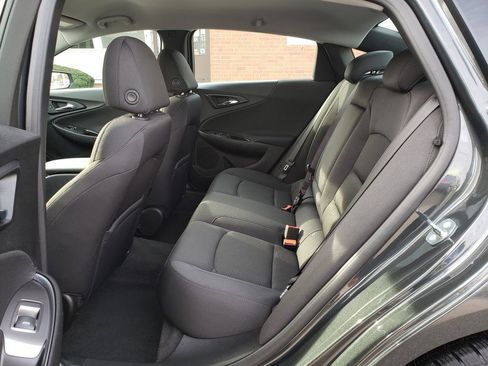 Used 2016 Chevrolet Malibu LT image 10