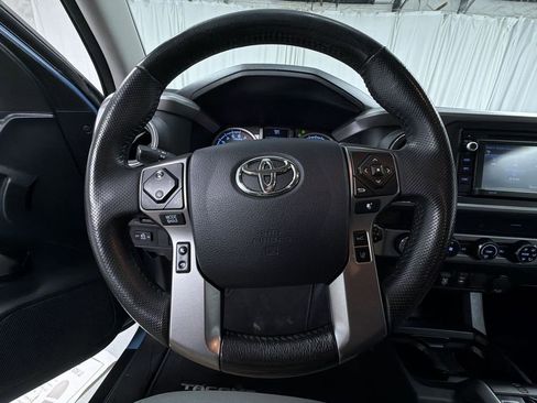 Used 2019 Toyota Tacoma SR5 AWD/4WD image 24