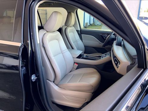 Used 2023 Lincoln Aviator AWD image 8