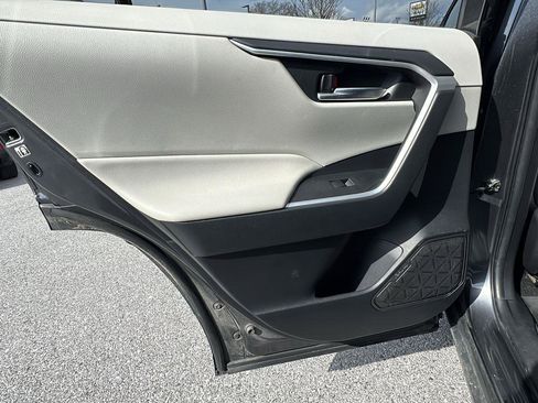 Used 2019 Toyota RAV4 XLE w/ Convenience Package image 16