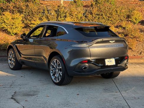 Used 2022 Aston Martin DBX image 2