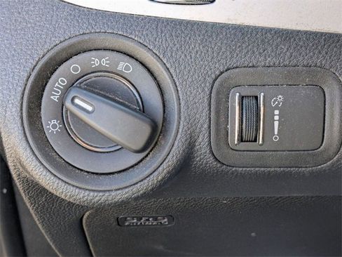 Used 2020 Dodge Journey SE image 22