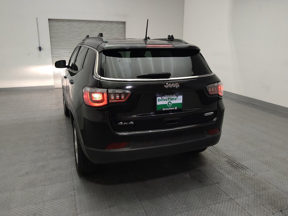 Used 2017 Jeep Compass Latitude w/ Cold Weather Group AWD/4WD image 6