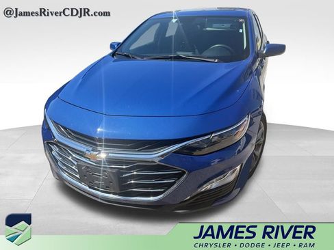Used 2023 Chevrolet Malibu LT image 2