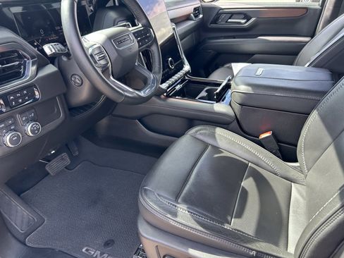 Certified 2025 GMC Yukon XL Denali image 9