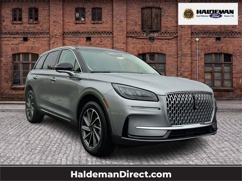 Used 2023 Lincoln Corsair AWD w/ Equipment Group 101A image 1