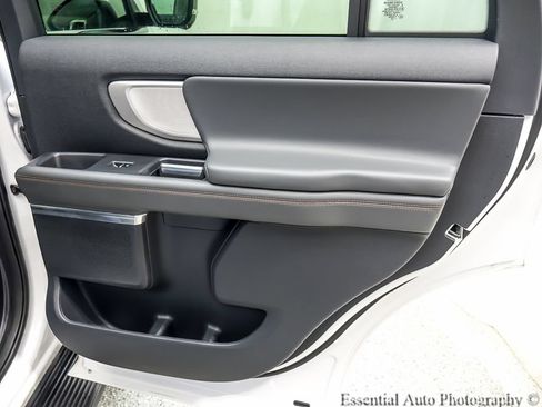 Used 2025 Ford Expedition Active AWD/4WD image 27