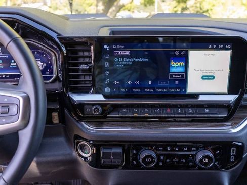 Used 2024 Chevrolet Silverado 1500 LT Trail Boss w/ LT Trail Boss Premium Package image 32