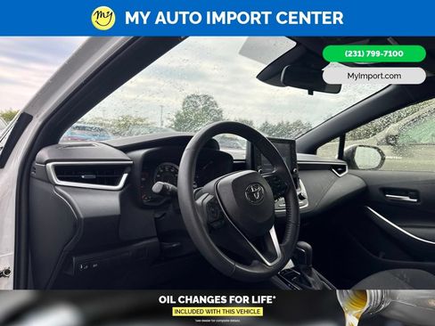 Used 2022 Toyota Corolla SE w/ SE Premium Package FWD image 8