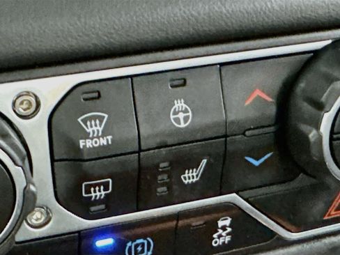 Used 2025 Jeep Wrangler Unlimited Sahara AWD/4WD image 3