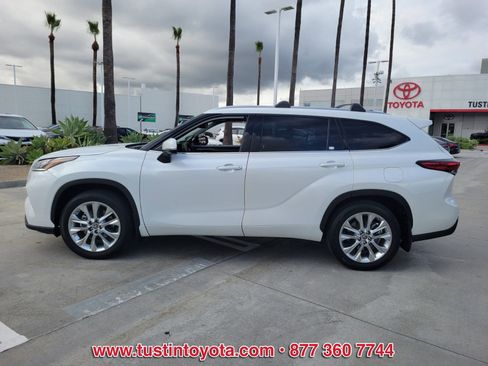 Used 2023 Toyota Highlander Limited FWD image 7