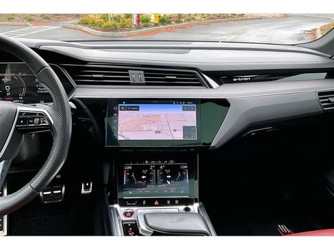 Used 2024 Audi SQ8 e-tron Premium Plus w/ Black Optic Package AWD/4WD image 6
