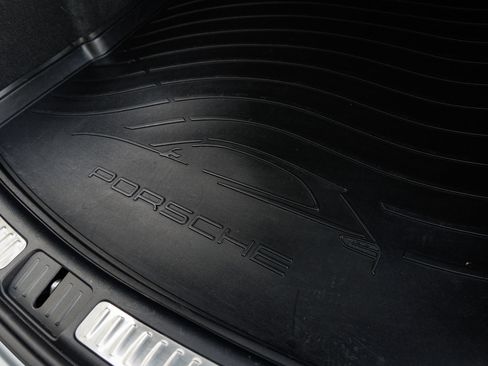 Used 2025 Porsche Macan AWD/4WD image 28
