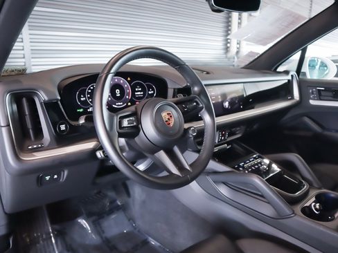 Certified 2024 Porsche Cayenne image 4