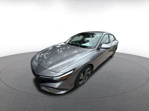 Used 2025 Hyundai Elantra SEL FWD image 3