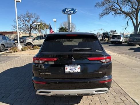 Used 2024 Mitsubishi Outlander SE image 4