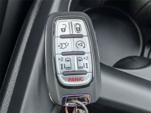 New 2026 Chrysler Pacifica Select FWD image 30