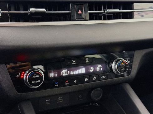 Used 2024 Mitsubishi Outlander SEL image 19